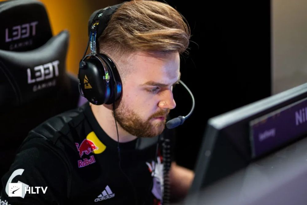 上下的点球 上下的点球